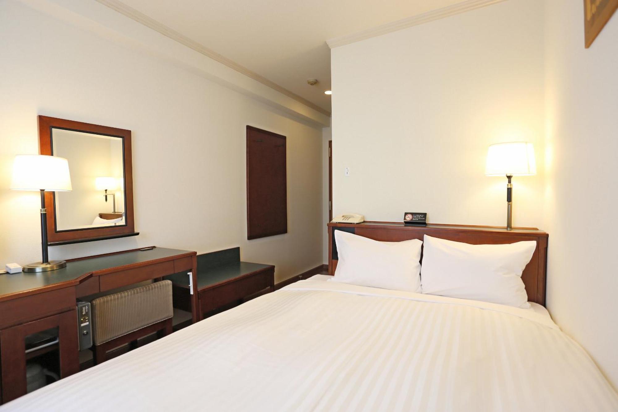 Hotel Castle Inn Suzuka Chuo Екстериор снимка